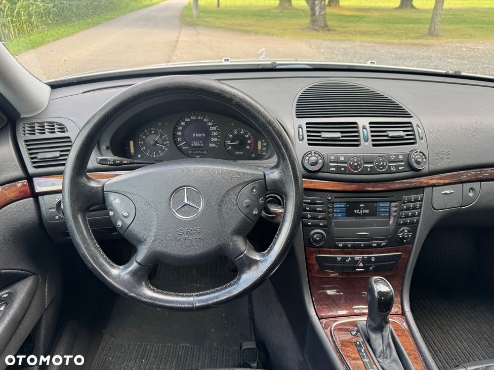 Mercedes-Benz Klasa E 200 Kompressor Automatik Classic - 13