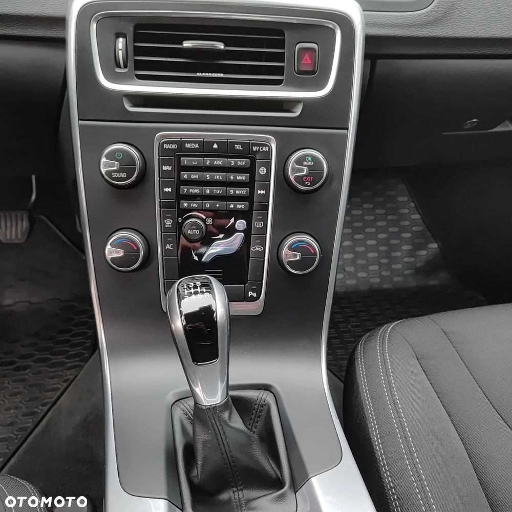 Volvo V60 D2 Momentum - 13