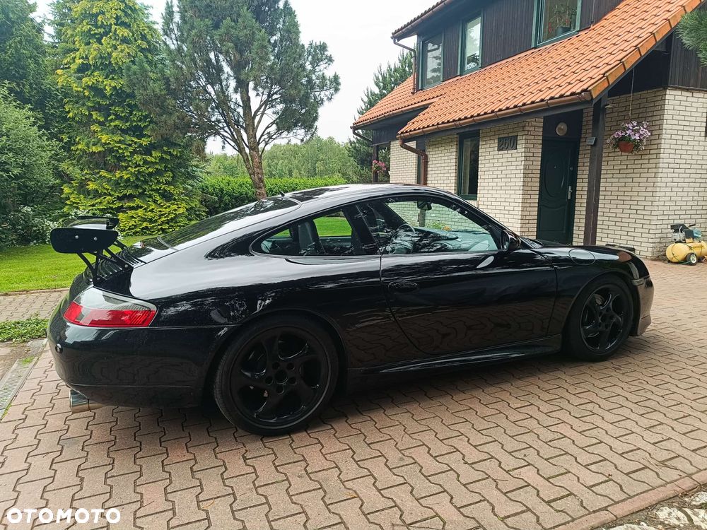 Porsche 911 Carrera - 2