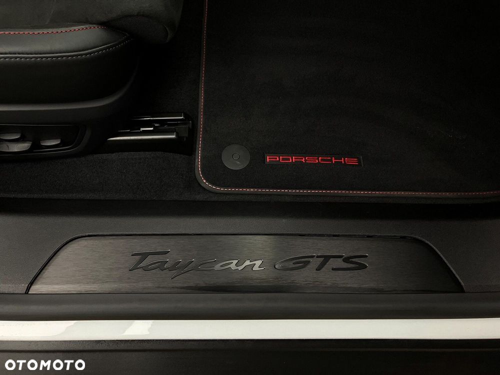 Porsche Taycan - 26