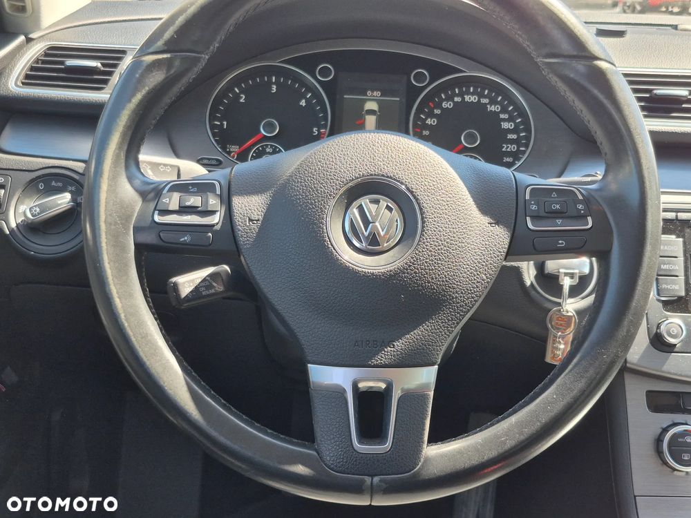 Volkswagen Passat 2.0 TDI DPF Comfortline - 21