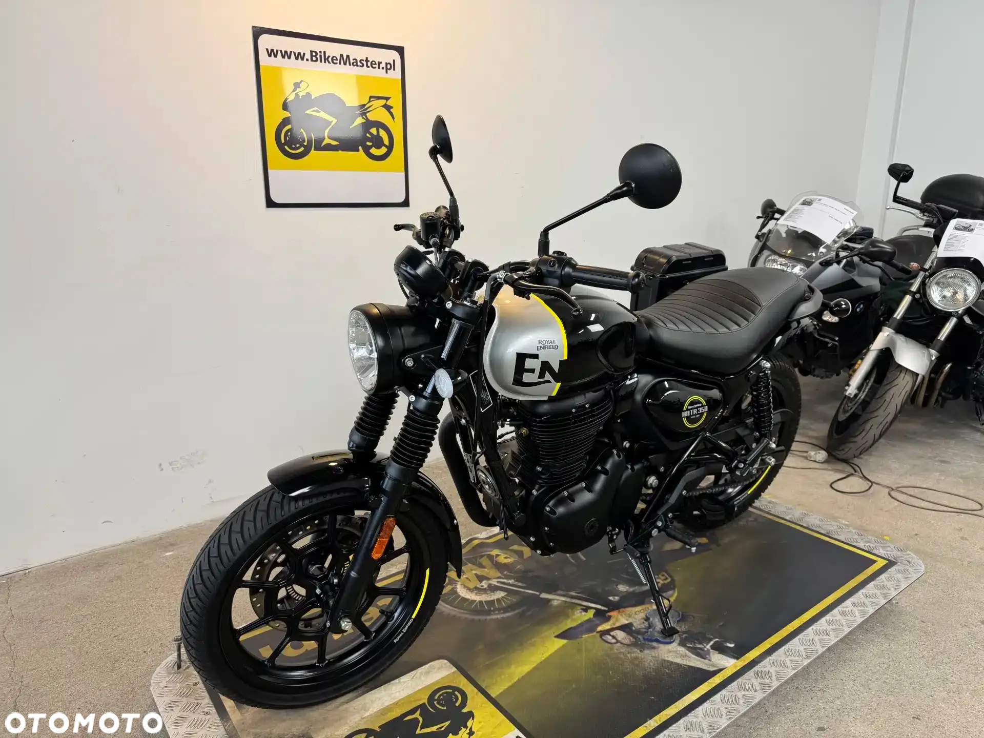 Royal Enfield HNTR - 4