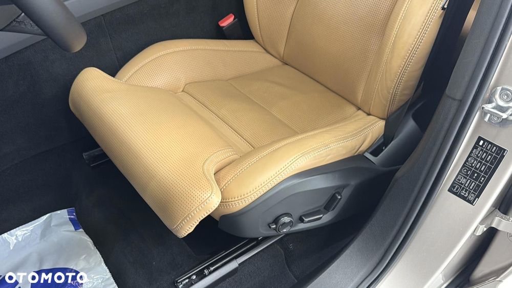 Volvo XC 60 B4 D Plus Dark - 13