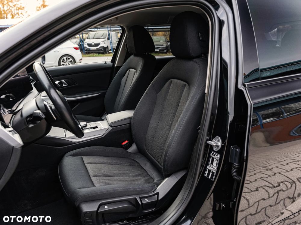 BMW Seria 3 318d - 18