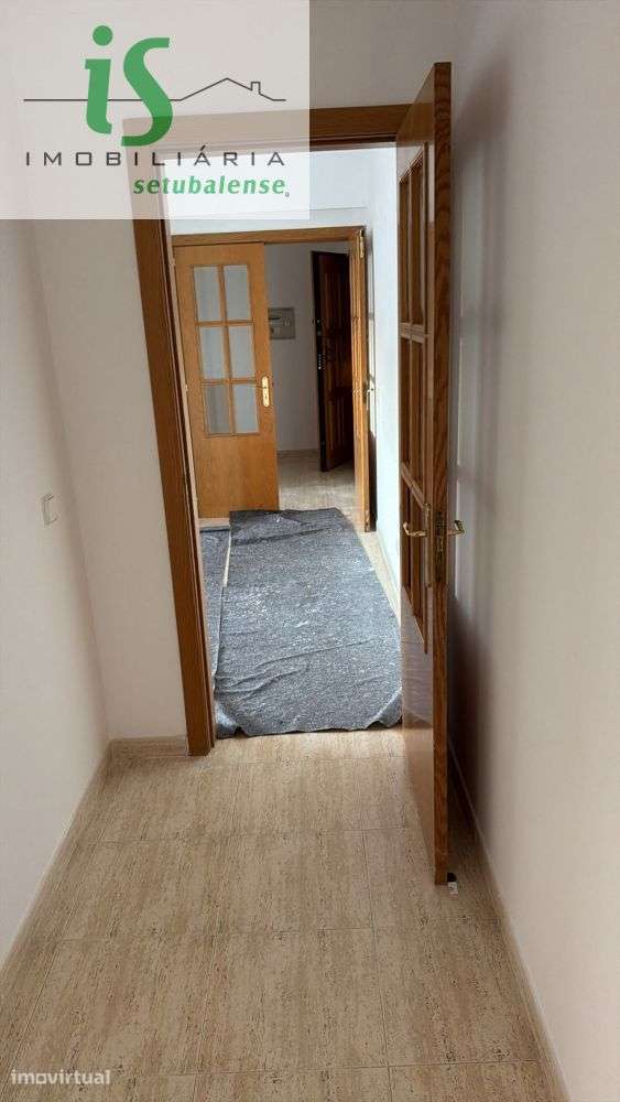Apartamento T2 com Elevador e Lareira – Vale do Cobro, Setúbal - Grande imagem: 5/8