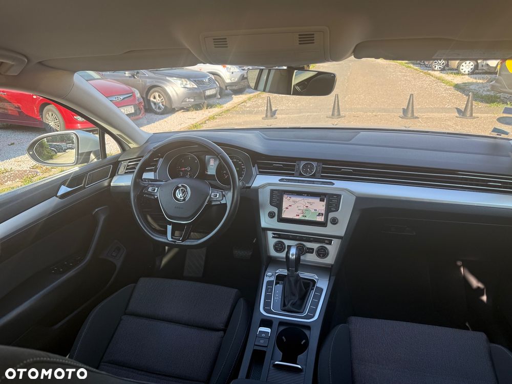 Volkswagen Passat ver-variant-1-6-tdi-scr-dsg-comfortline - 17