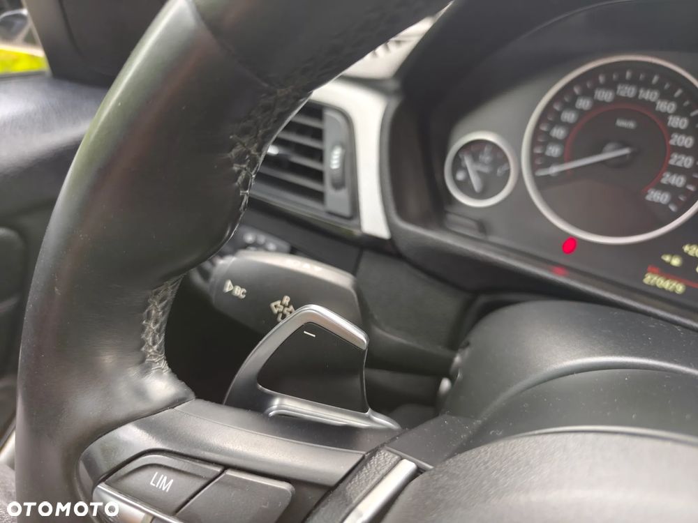 BMW Seria 3 320d xDrive Sport Line - 34