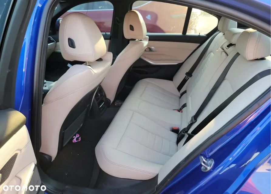BMW Seria 3 330i xDrive M Sport - 11