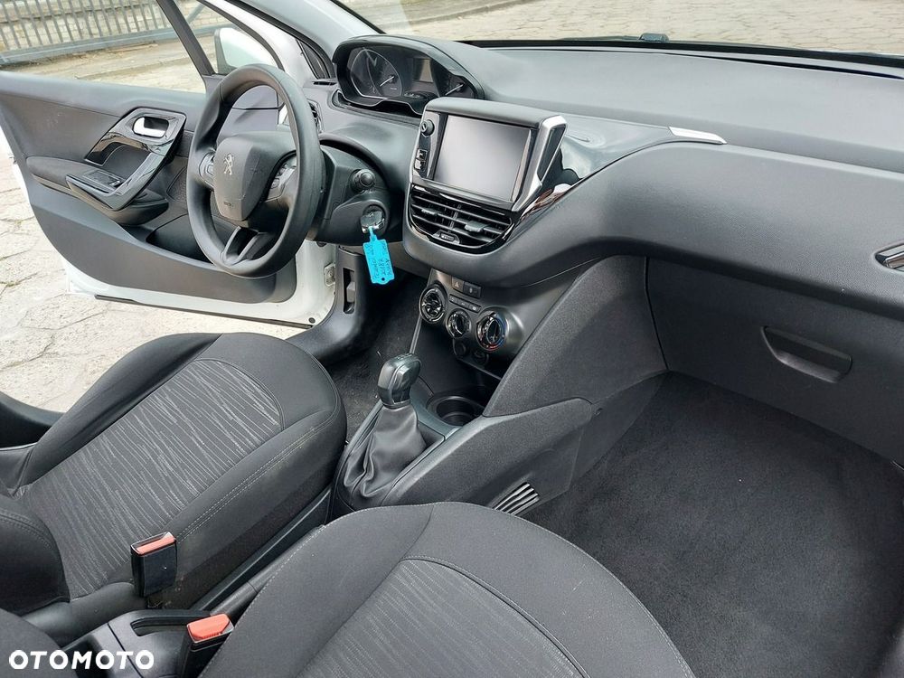 Peugeot 208 - 15
