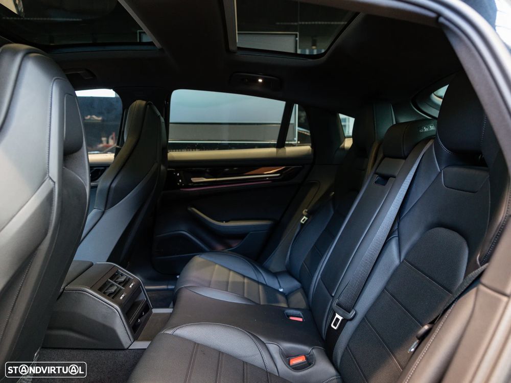 Porsche Panamera 4 E-Hybrid - 33