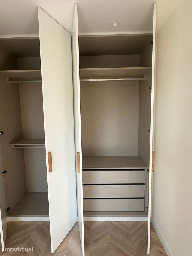 Apartamento T0 com varanda e garagem em Leiria - Grande imagem: 4/8