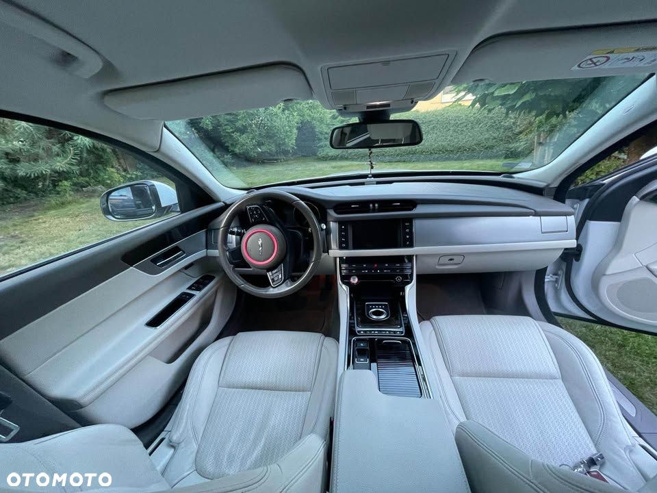 Jaguar XF 2.0 i4D Prestige - 3