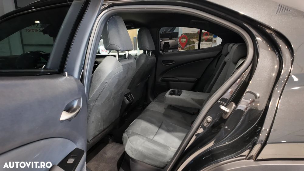 Lexus UX 250h - 35