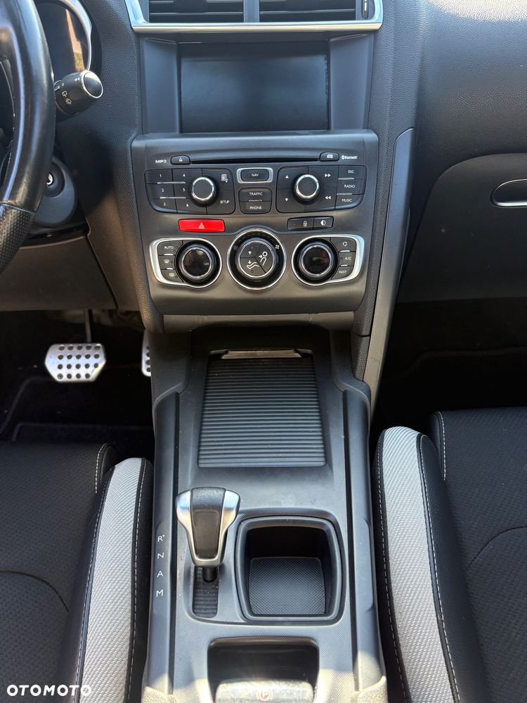 Citroën DS4 e-HDi 110 EGS6 SoChic - 11