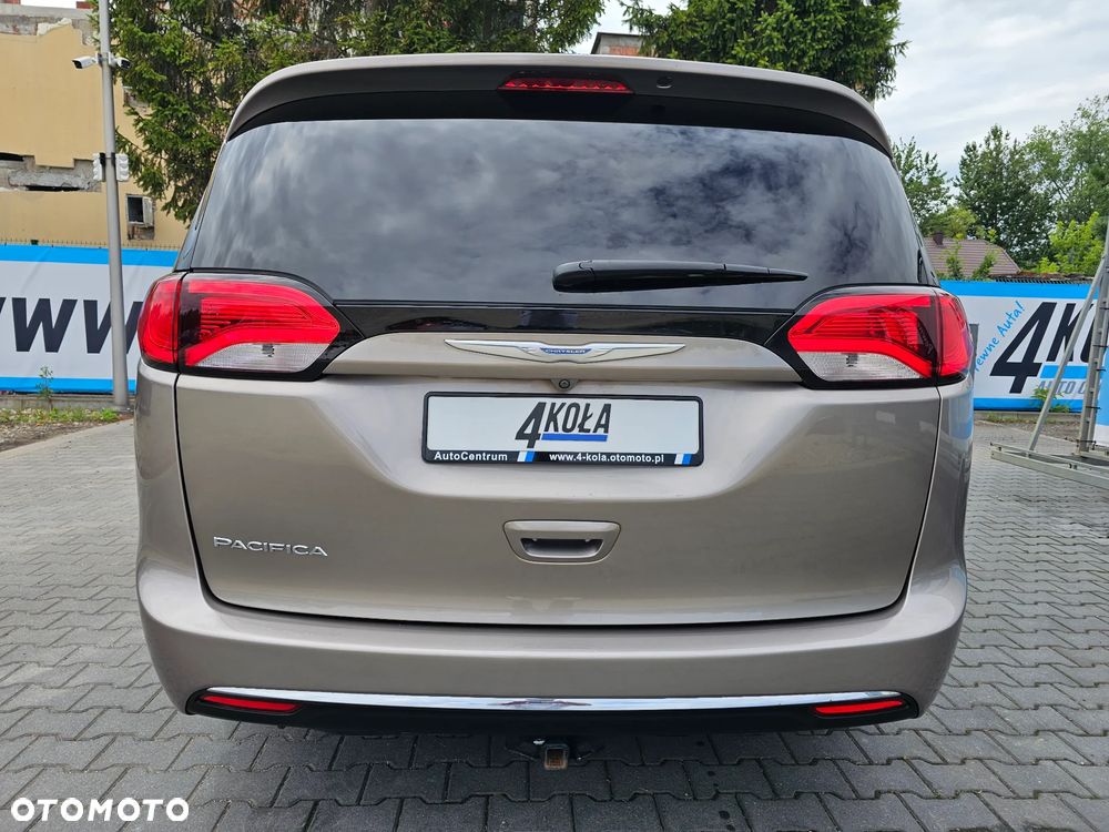 Chrysler Pacifica - 6