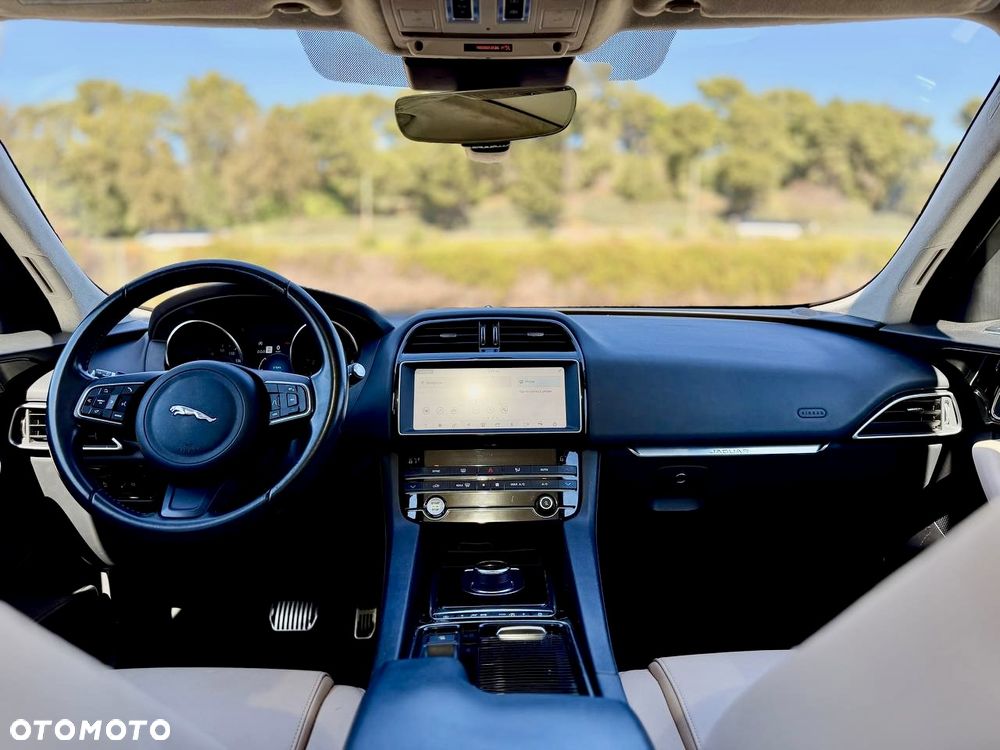 Jaguar F-Pace 2.0 i4P AWD R-Sport - 13