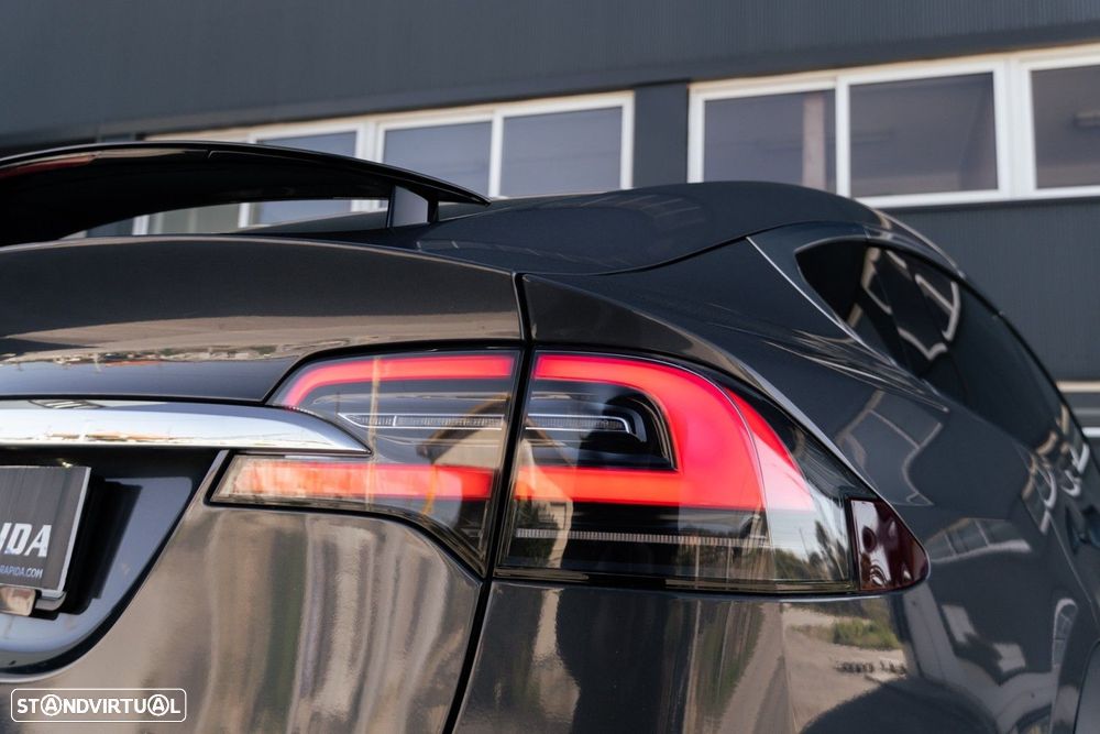 Tesla Model X - 41