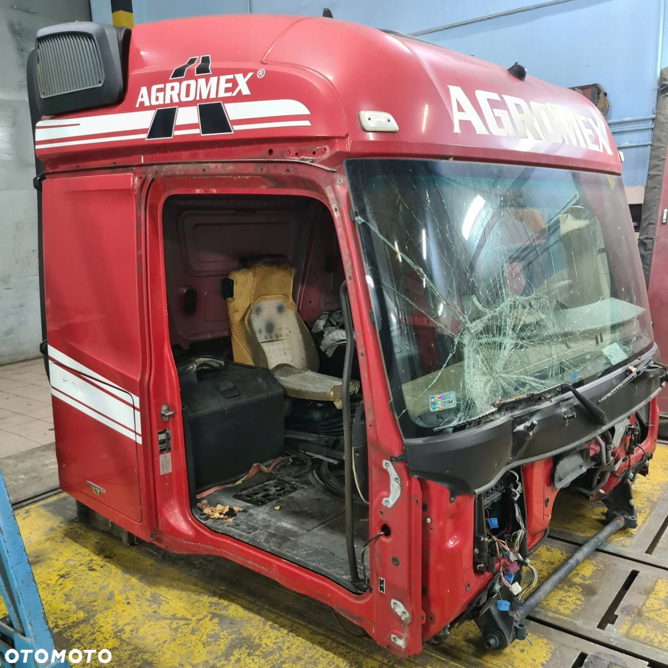 KABINA NAPRAWA POWYPADKOWYCH PROSTOWANIE RAM IVECO SCANIA ACTROS - 11
