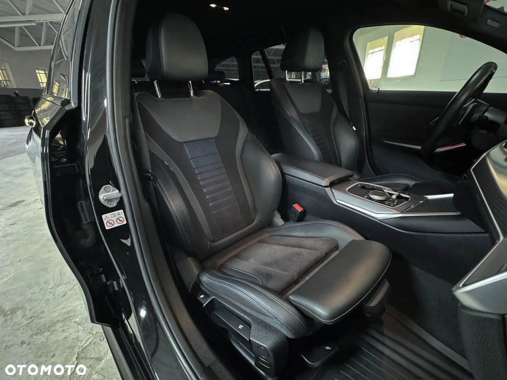 BMW Seria 3 320d xDrive M Sport Shadow - 23