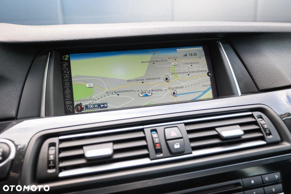 BMW Seria 5 525d Sport-Aut Luxury Line - 32
