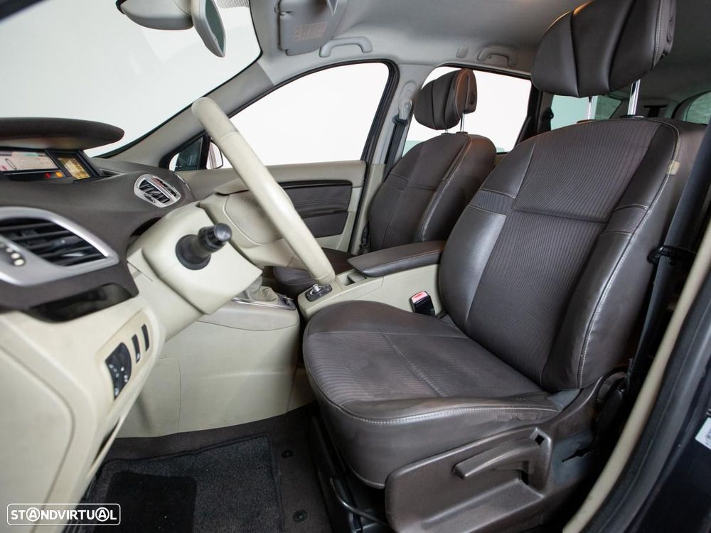 Renault Mégane Scénic - 9