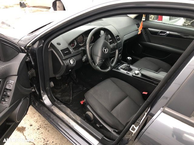 Dezmembrez Mercedes  C Class W204 2008 2.2 Cdi - 5