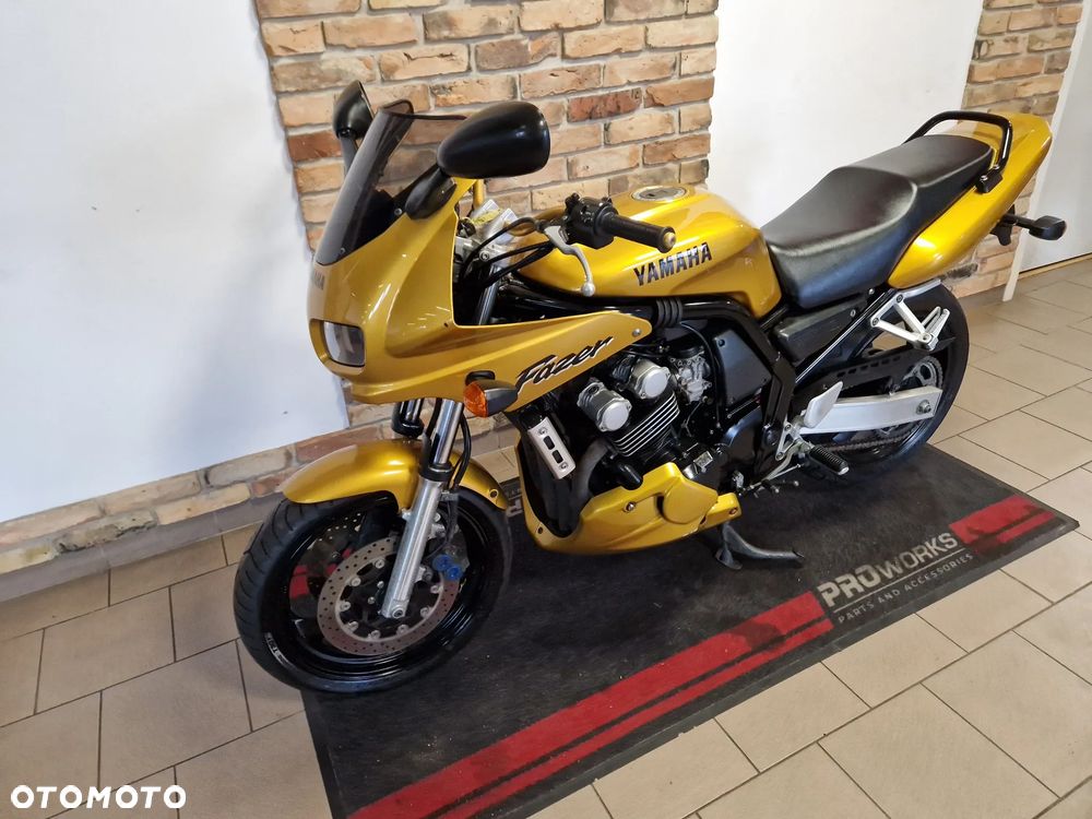 Yamaha FZS - 9