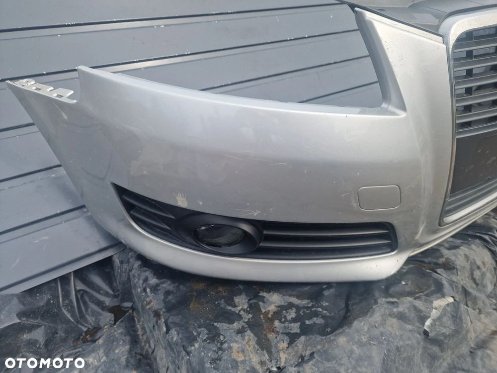 19/ zderzak przedni audi A3 8P0 - 2