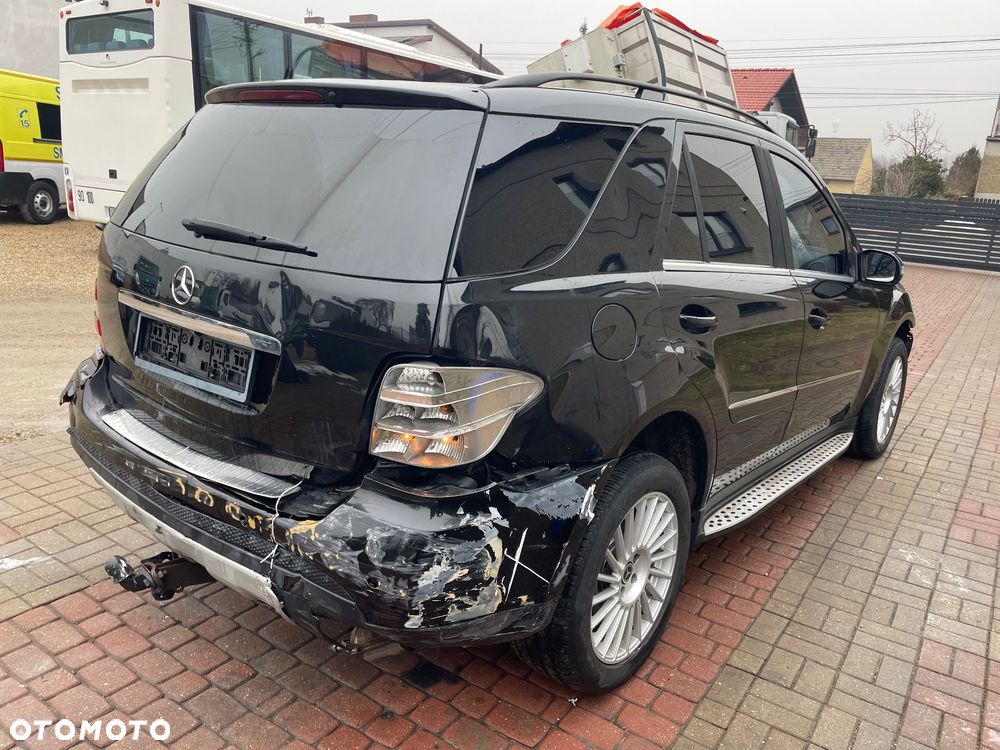 Mercedes-Benz ML - 11