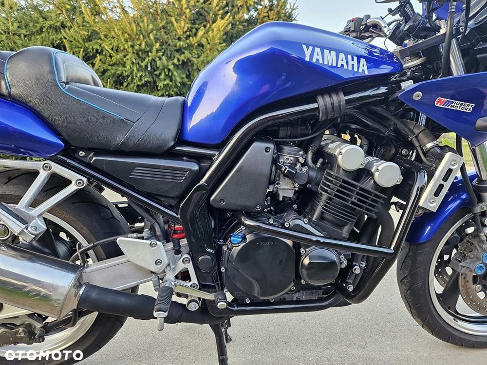 Yamaha FZS - 12