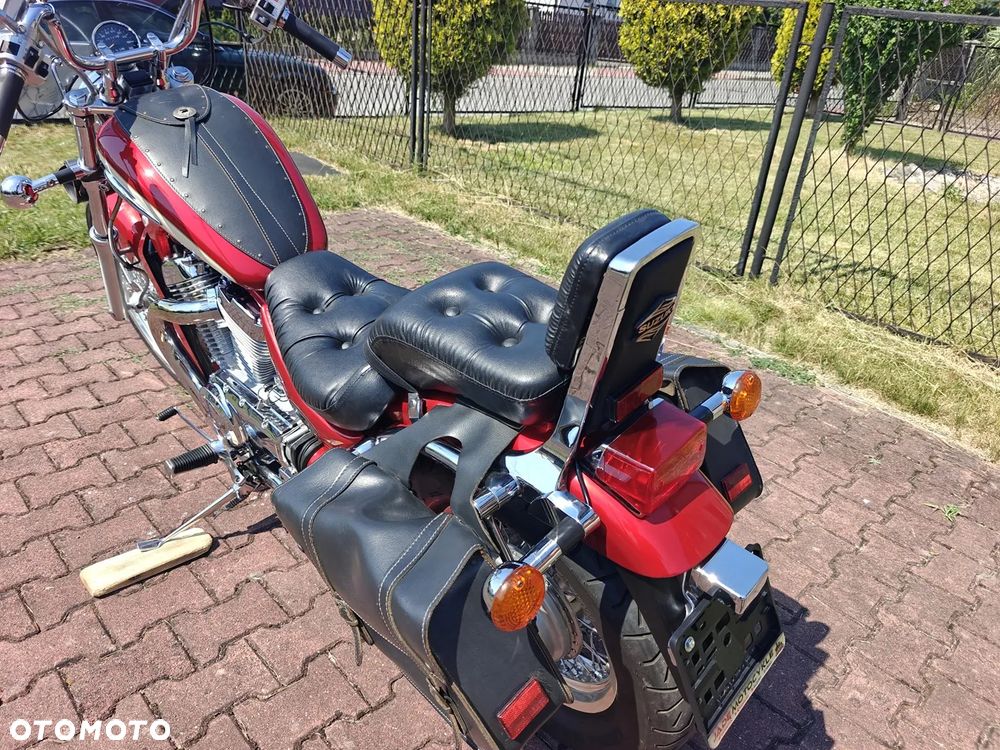 Suzuki Intruder - 27