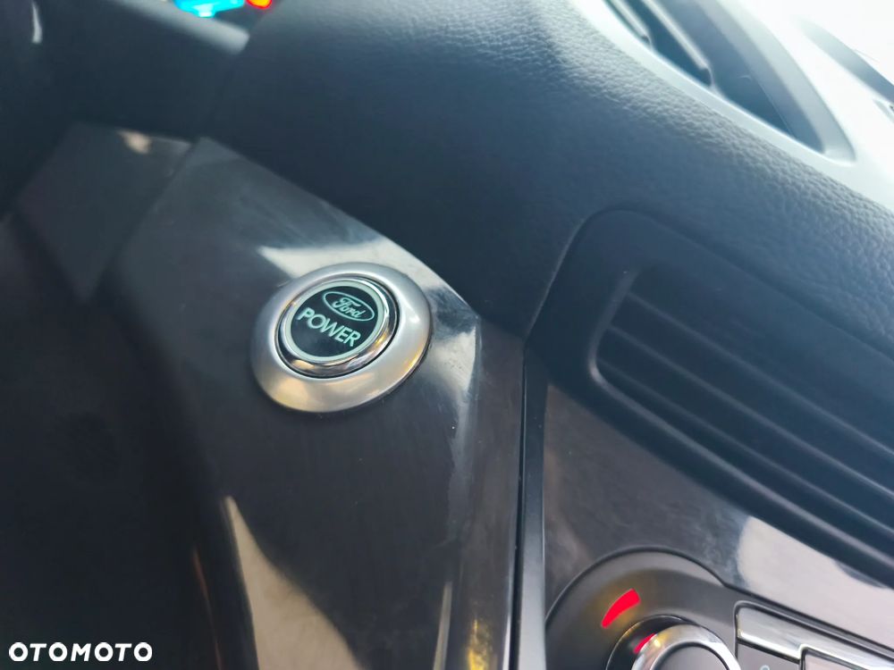 Ford Kuga 2.0 TDCi 2x4 Titanium - 26