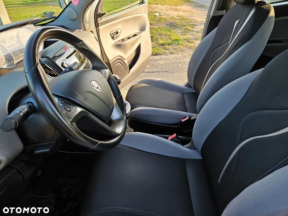 Lancia Ypsilon 1.2 8V Gold - 14