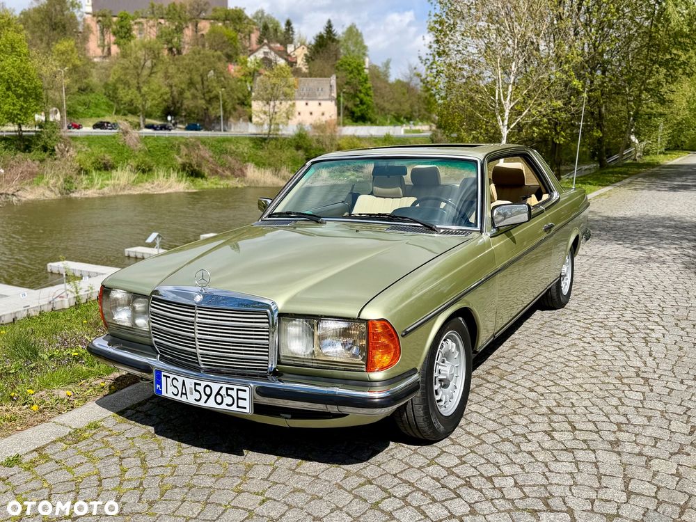 Mercedes-Benz W123 - 32