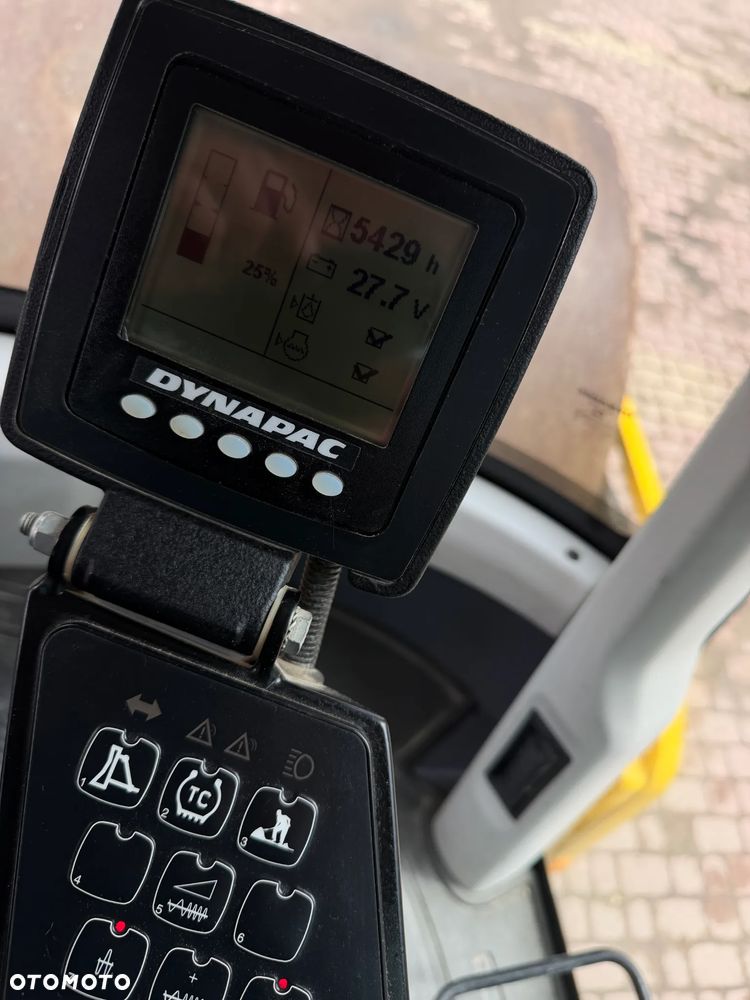 Atlas Copco DYNAPAC CA3500D Walec Drogowy Terenowy Guma-Stal. 12 ton. Import Norwegia 2015rok. Maszyna w pięknym stanie! Wentylacja Klima. Serwisy w Dekra AKTUALNE. Zero zniszczeń IGŁA Po serwisach eksploatacyjnych w Norwegii. Walec z Upadłości od pierwszego właściciela. Posiada system przeciwpożarowy! Obrotowy fotel wraz ze sterowaniem. Gniazdo 230volt. Dokumenty Dekra! Silnik Cummins 140Km. Nagłośnienie radio na pilot! Usb. Zero luzów i wycieków! - 9
