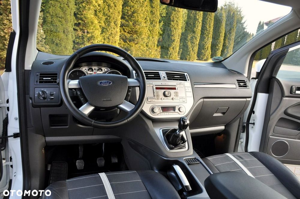 Ford Kuga - 28