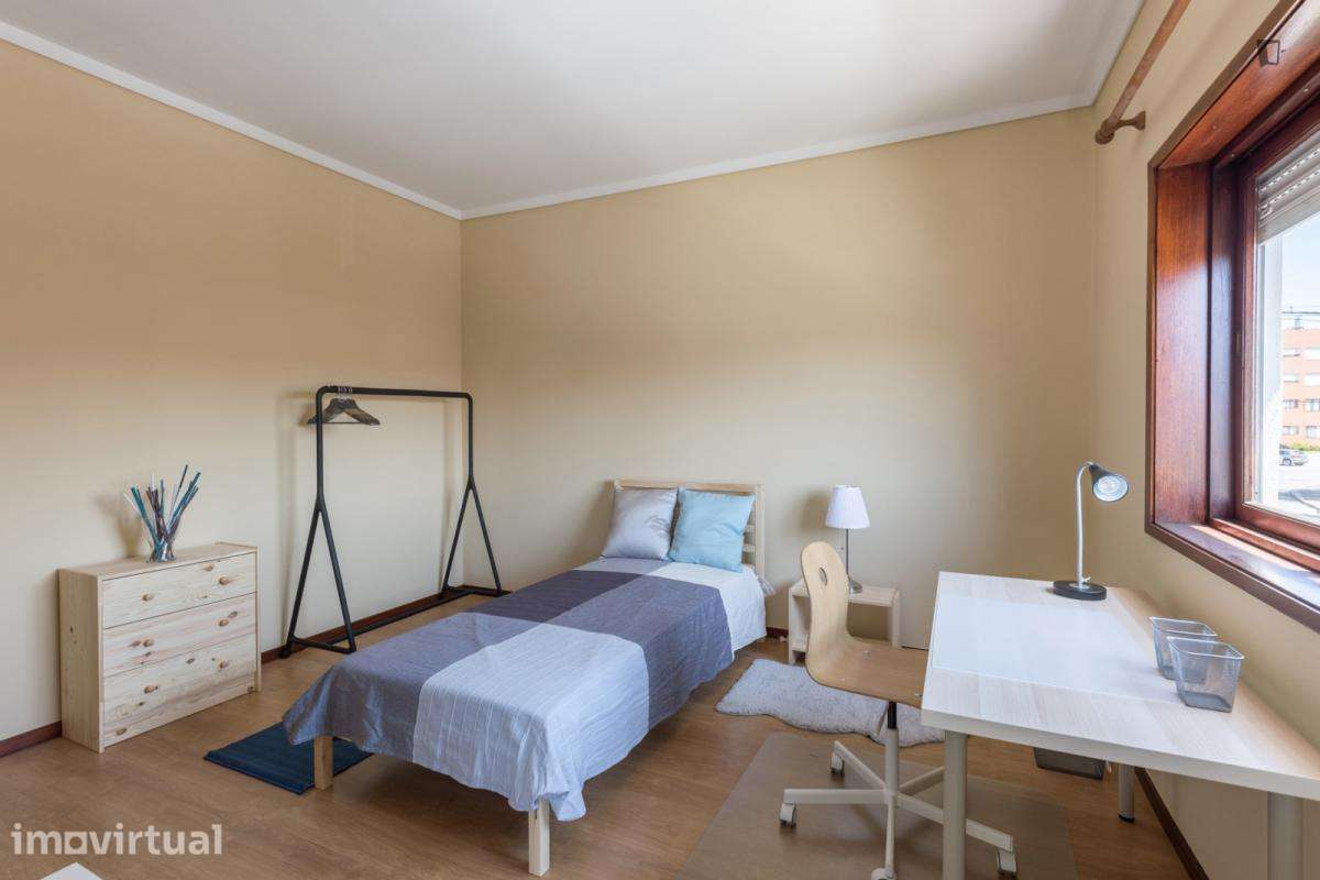 Quarto - localizado em São Mamede de Infesta Porto - Grande imagem: 4/15