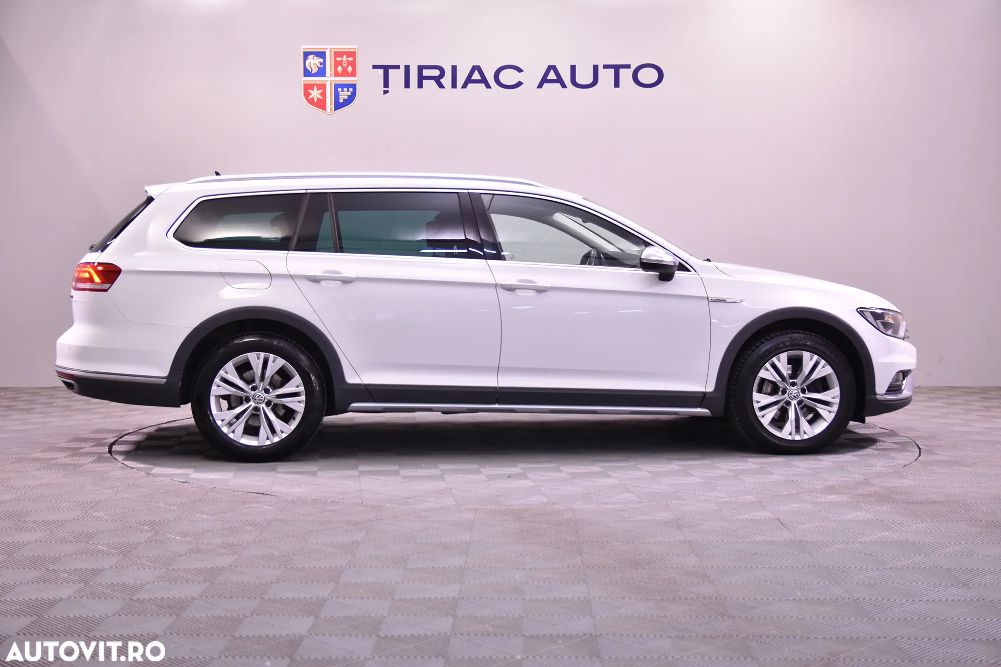 Volkswagen Passat Alltrack 2.0 TDI DSG 4Motion - 6