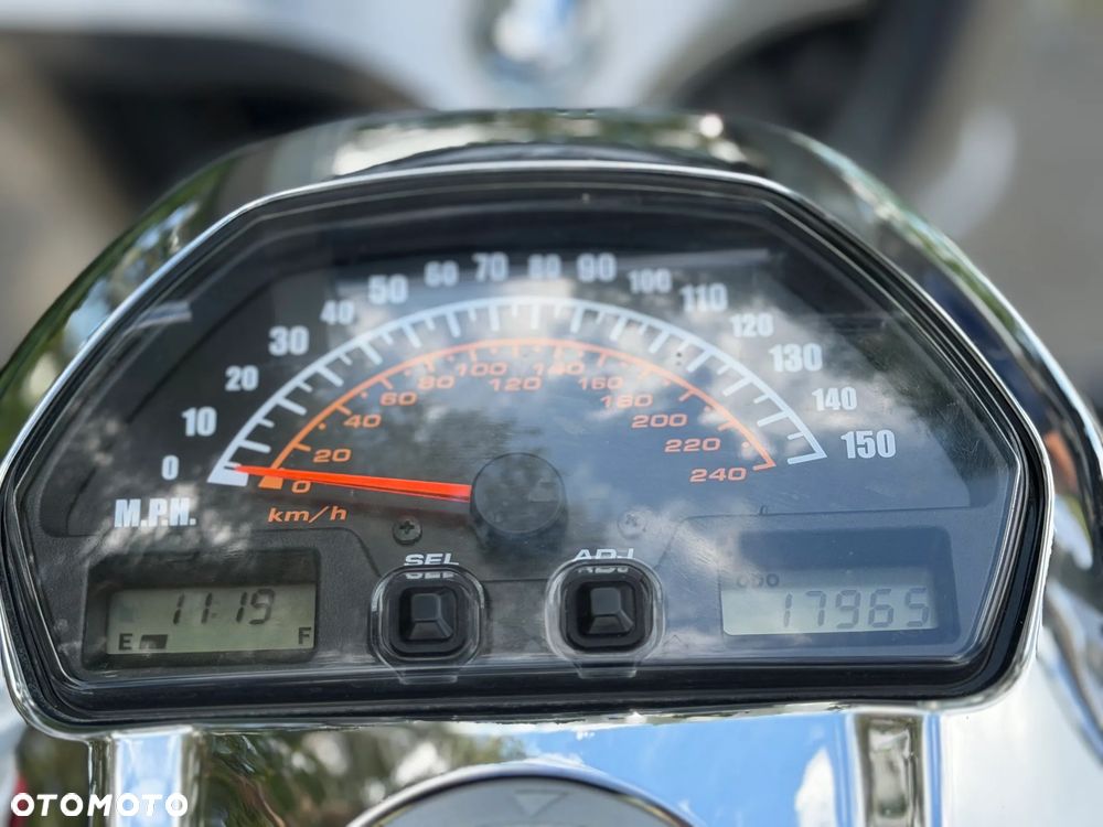 Suzuki Boulevard - 15