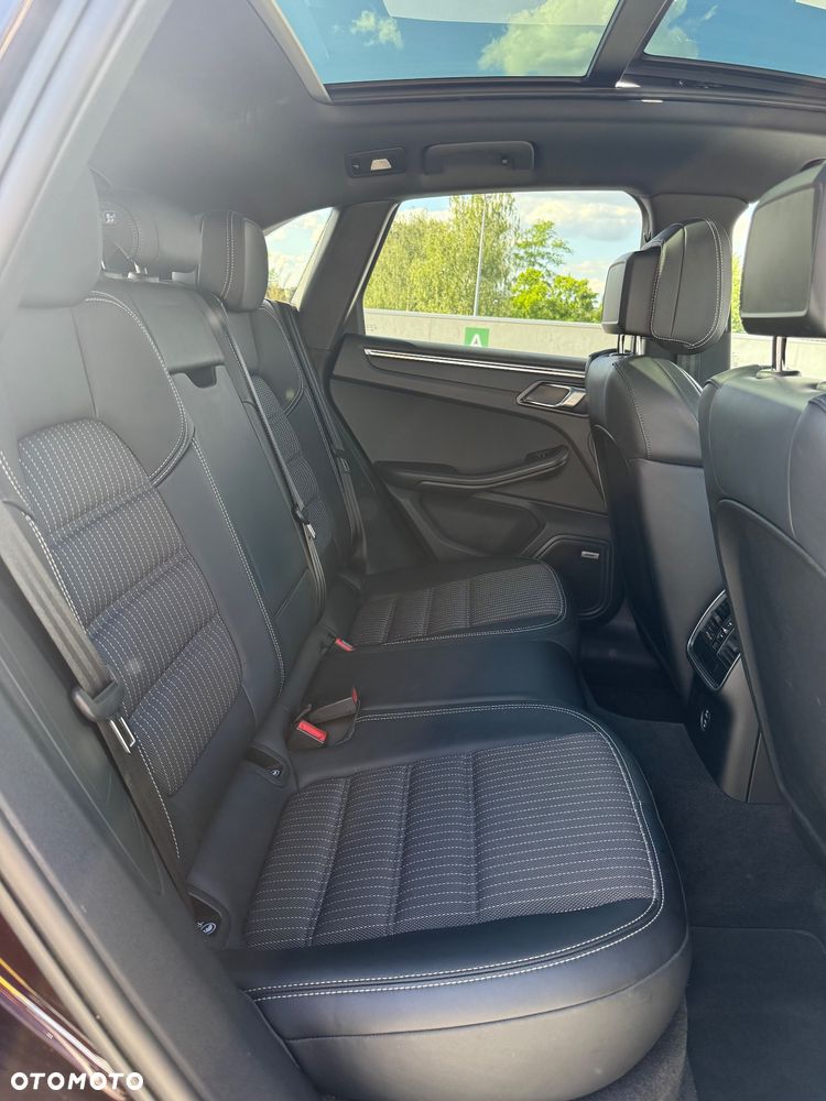 Porsche Macan T - 16