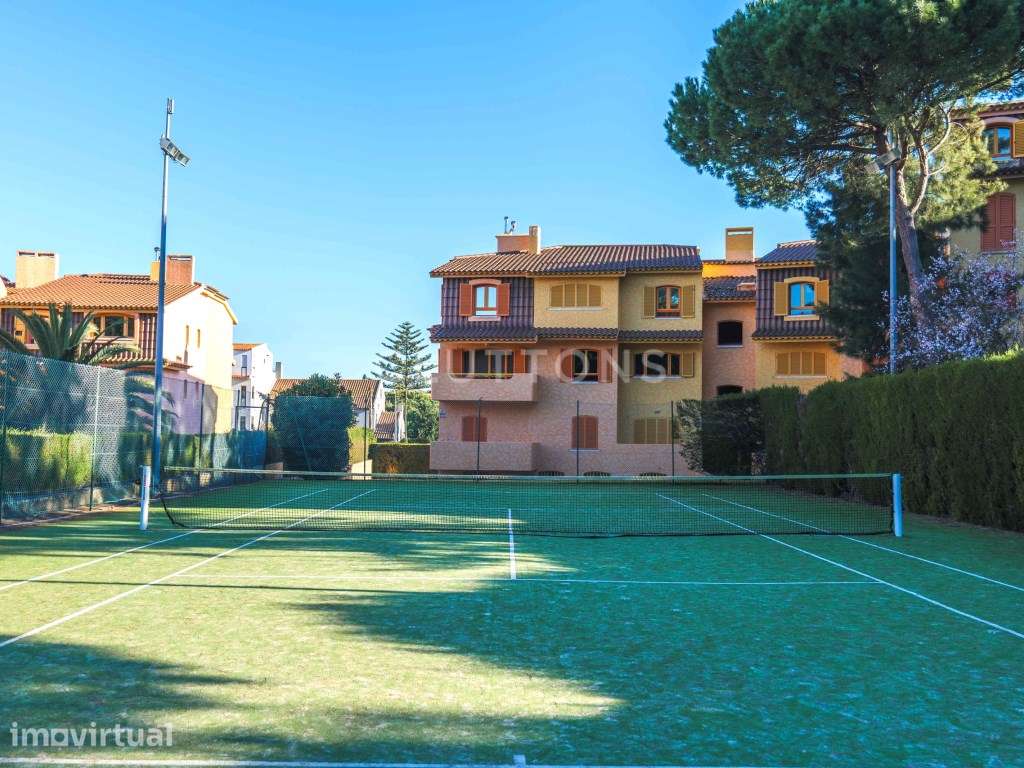 Apartamento T2, garagem, condomínio com jardim, piscina e campo de ...