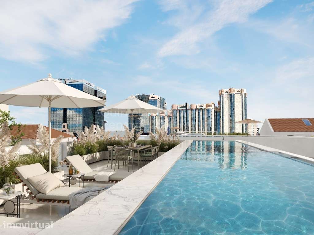 Villa T4+1 com piscina e estacionamento em Campo de Ourique - Grande imagem: 2/16