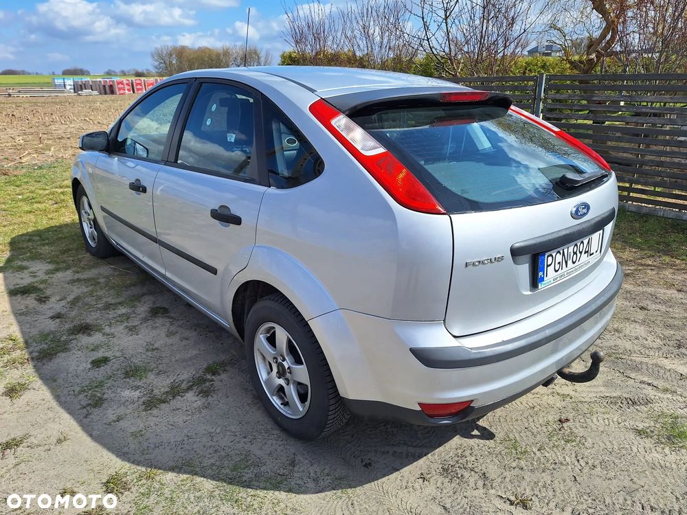 Ford Focus 1.6 16V Ambiente - 3