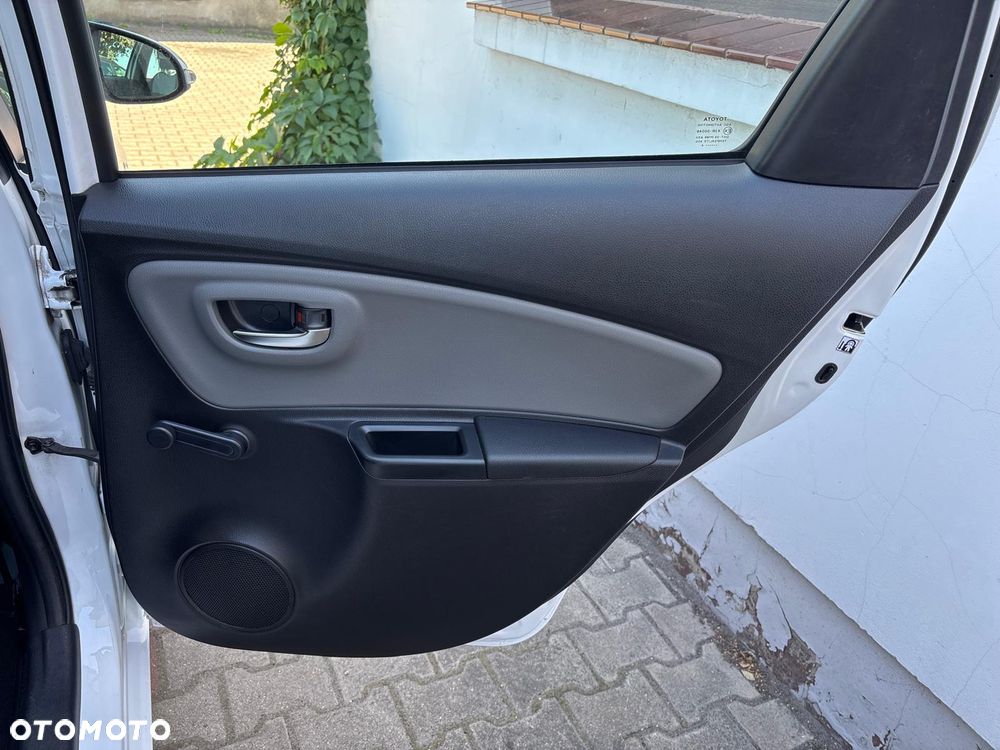 Toyota Yaris Hybrid 100 Premium - 36