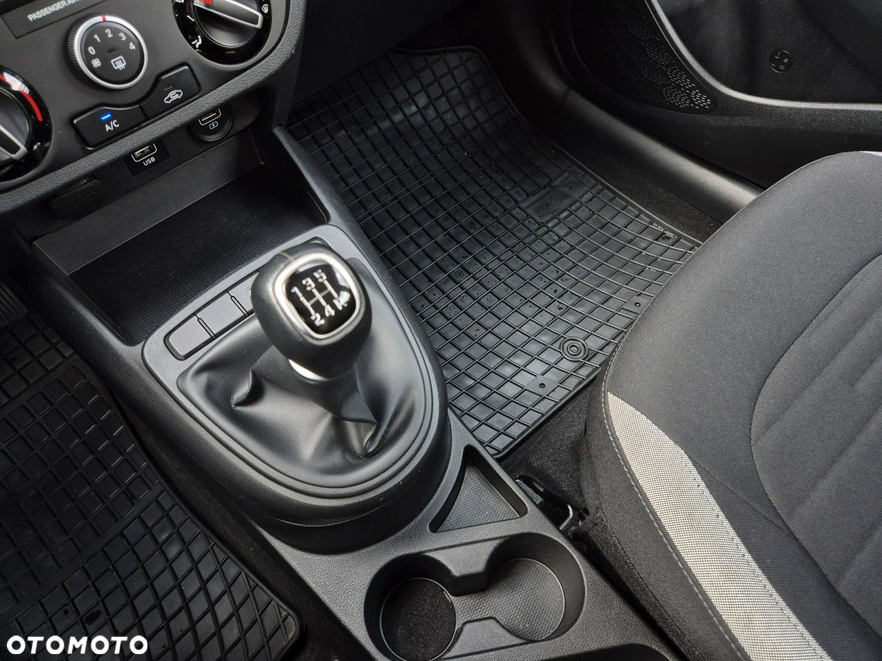 Hyundai i10 - 25