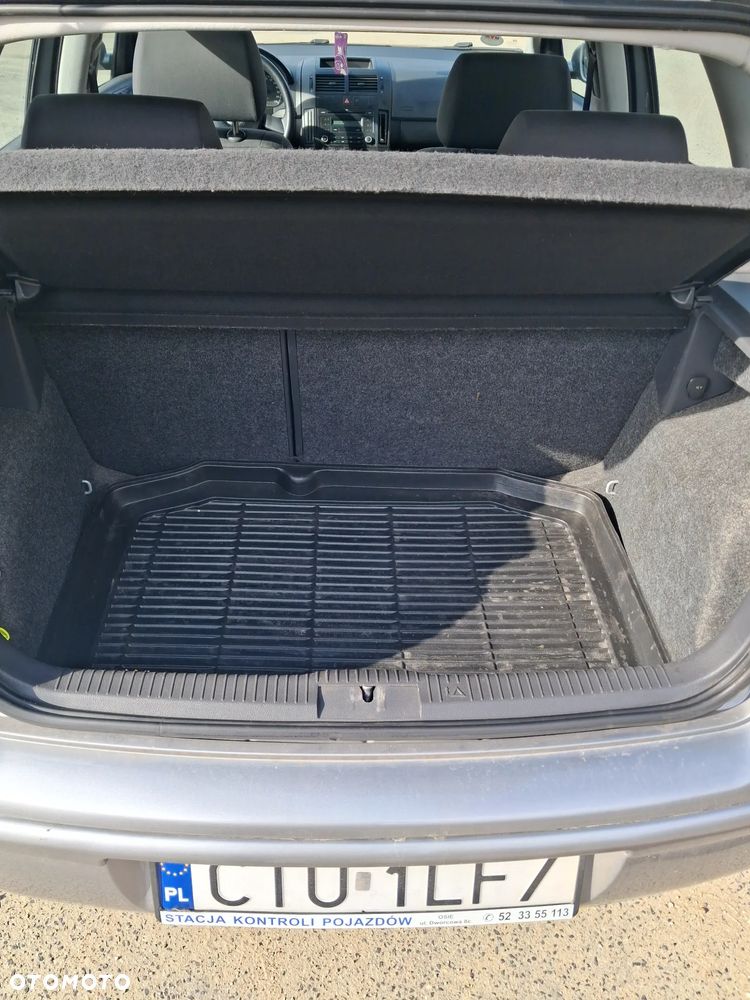 Volkswagen Polo 1.4 16V Trendline - 12