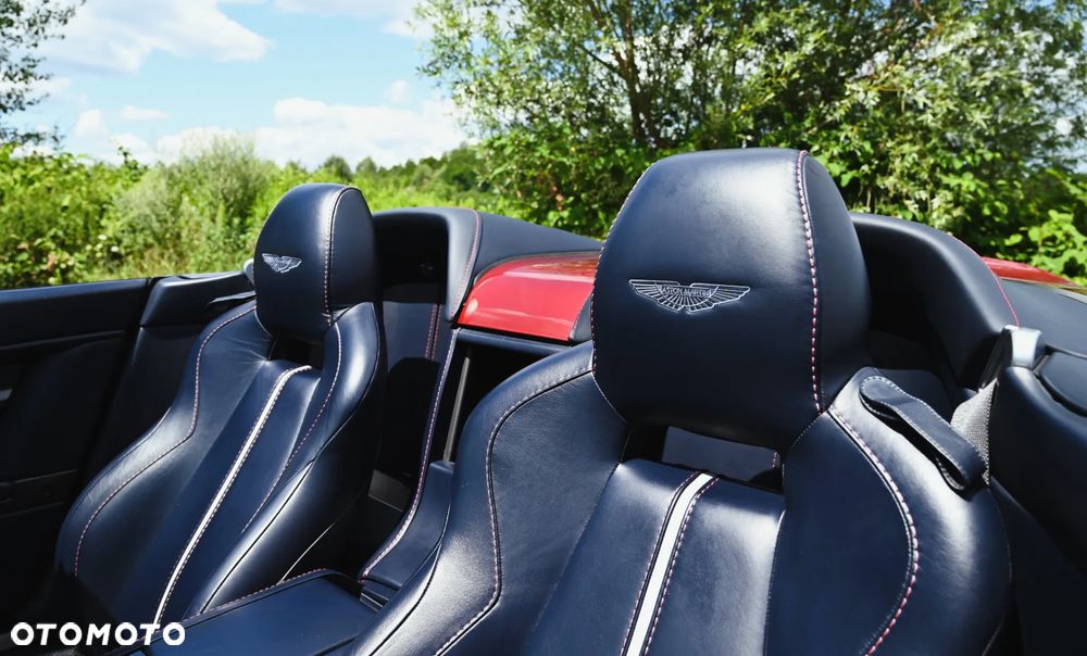 Aston Martin Vantage - 30