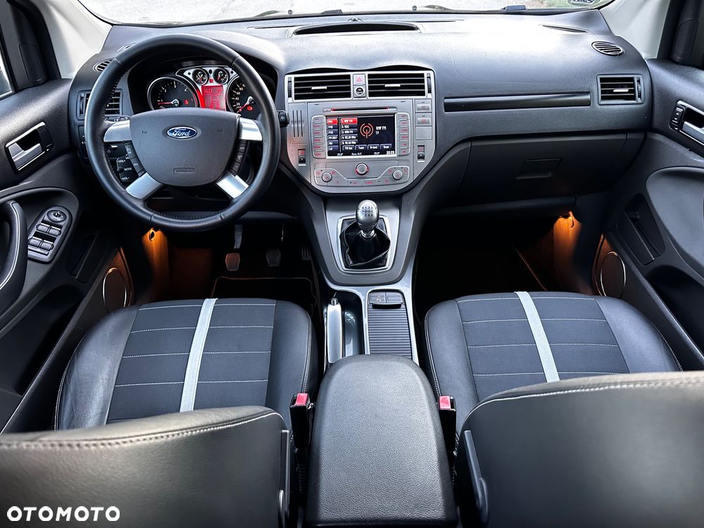 Ford Kuga 2.0 TDCi 2x4 Titanium - 37