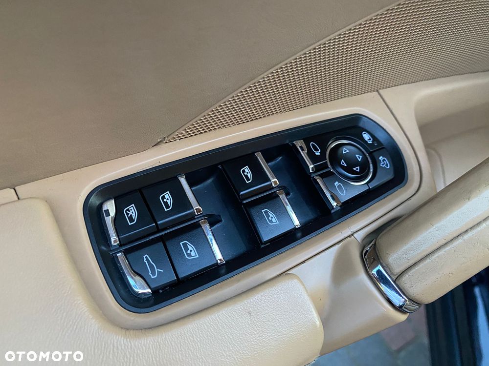 Porsche Cayenne Turbo - 20
