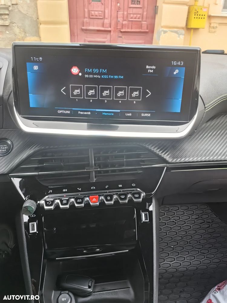 Peugeot 2008 PureTech 130 EAT8 GT - 6